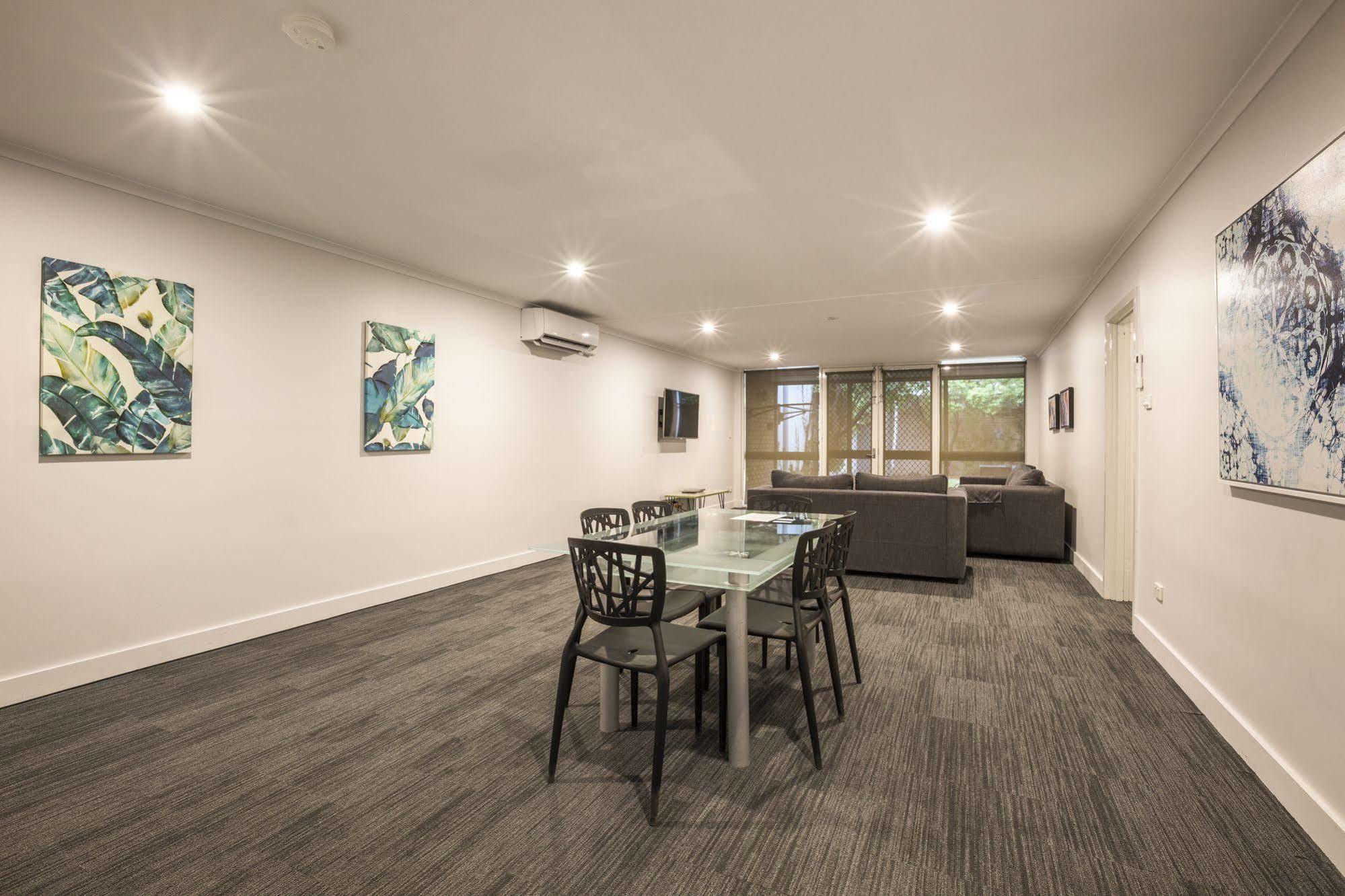 Nightcap At Coolaroo Hotel Exterior foto